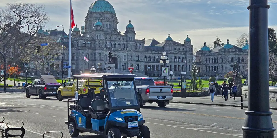 A HeyYa cart on the street in front of the BC Parliament Buildings in Victoria